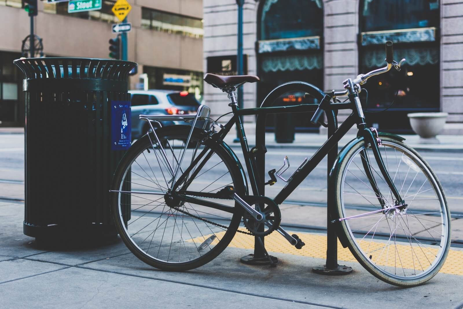 cans-rack-bike-tire