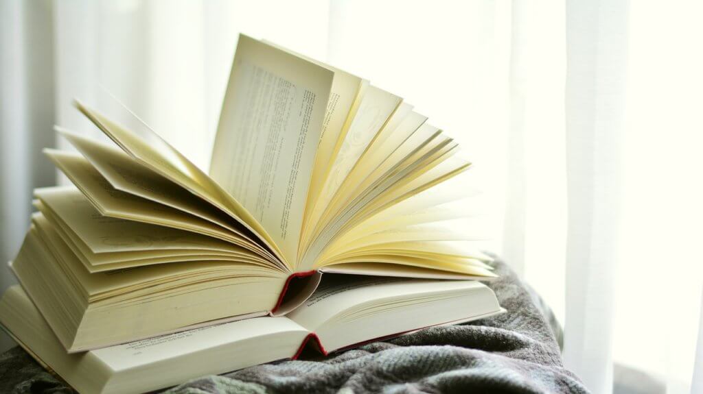 books-2546044_1280