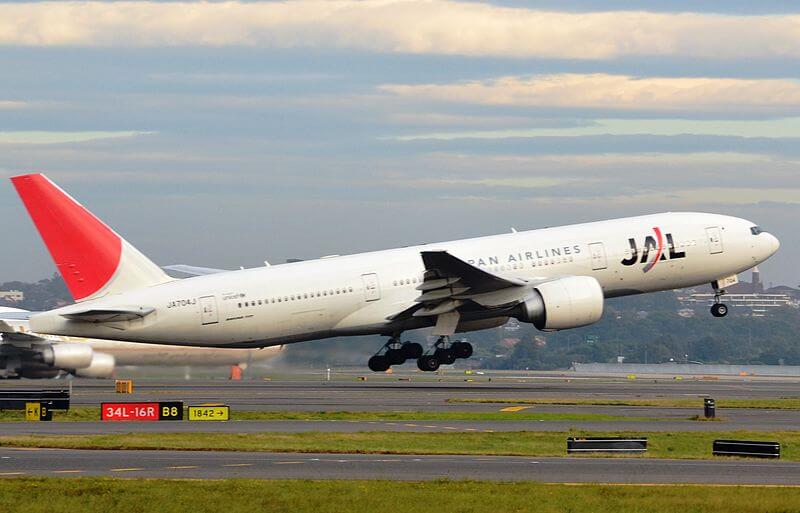 800px-JAL_777_(7373642908)