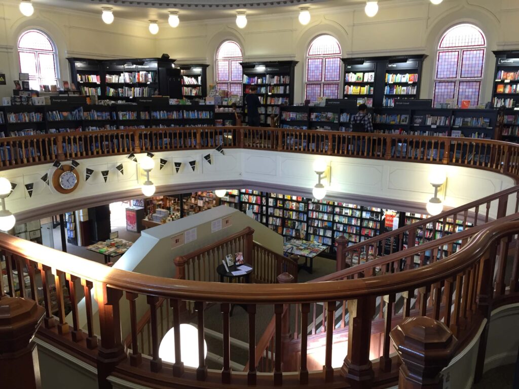 First_floor,_Waterstones_Reading_Broad_Street,_UK_-_20150707