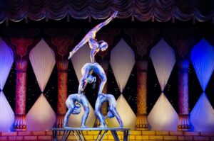 acrobats-412011_1920
