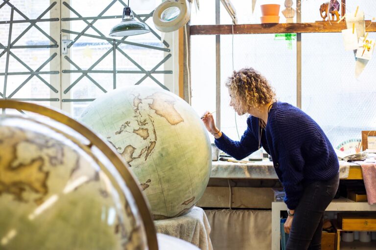 【成功案例】不需「譁眾」也能「取寵」!Bellerby & Co Globemakers 這家地球儀工作室,用全手工與客製化讓 16 萬 IG 粉絲驚艷
